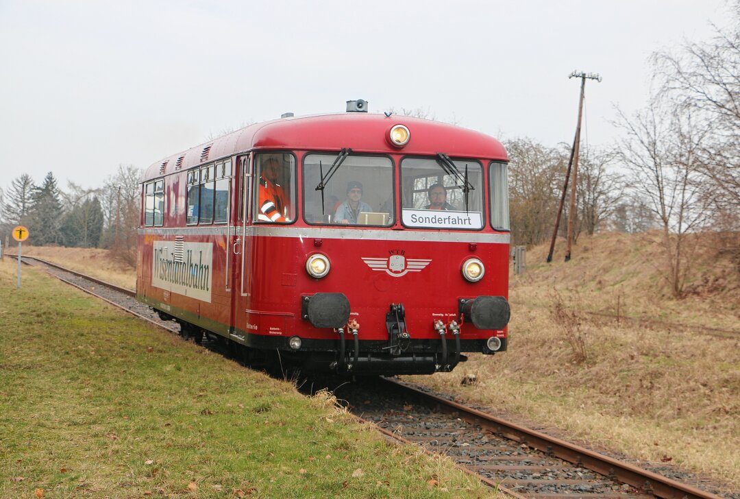 Gibt es noch Hoffnung für die Wisentatalbahn? Bahnstrecke im Vogtland wird stillgelegt - Die Fahrten der Wisentatalbahn könnten bald Vergangenheit sein. Foto: Simone Zeh