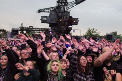 Gigantisches Spektakel: Full Force Festival begeistert 20.000 Fans und lässt Wetterextreme vergessen - Motionless In White aus den USA spielten erstmals seit 2017 wieder auf dem Full Force. Es war eine der wenigen deutschen Festivals, auf dem man die Band erleben konnte.
