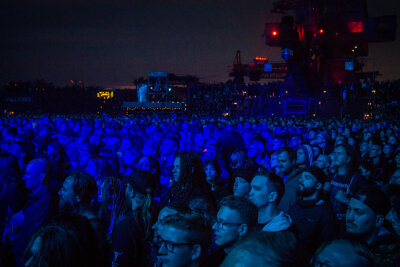 Gigantisches Spektakel: Full Force Festival begeistert 20.000 Fans und lässt Wetterextreme vergessen - Jinjer sind eine bekannte Metalband aus der Ukraine und traten am Freitagabend auf der Hauptbühne beim Full Force auf. 