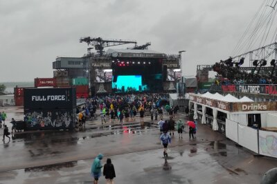 Gigantisches Spektakel: Full Force Festival begeistert 20.000 Fans und lässt Wetterextreme vergessen - Wenn die Elemente kämpfen: Das Full Force Festival trotzte in diesem Jahr Regen und Sonne. 