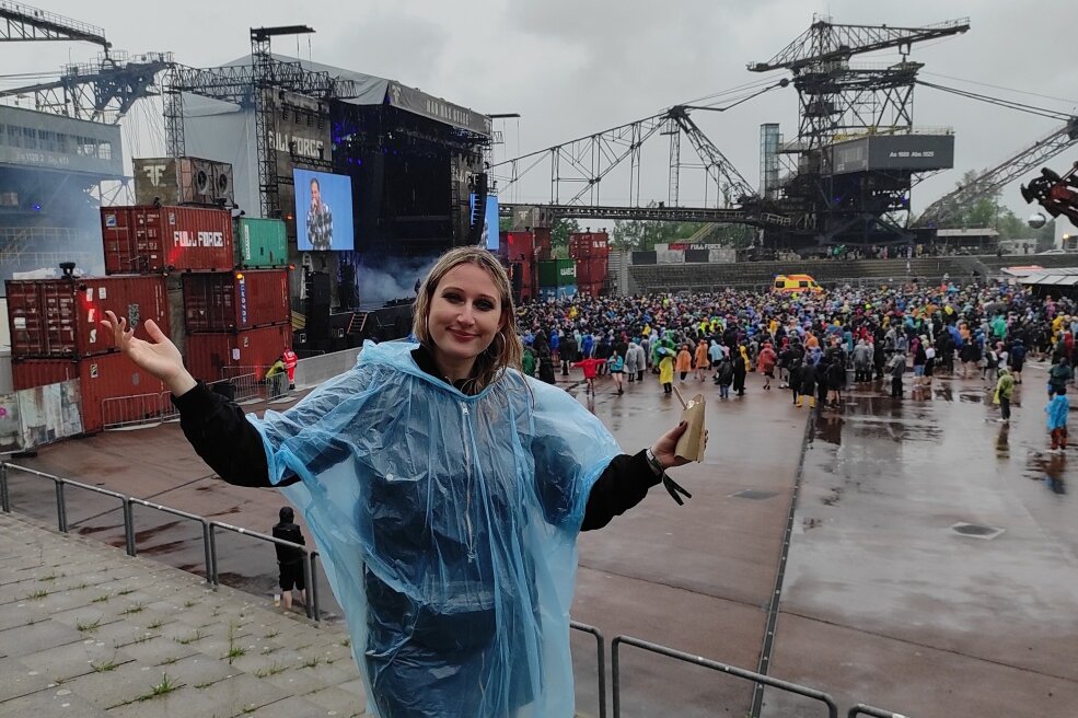 Gigantisches Spektakel: Full Force Festival begeistert 20.000 Fans und lässt Wetterextreme vergessen - Redakteurin Anika war für euch auf dem Full Force Festival in Ferropolis. Sie trotzte Regen und Sonne.