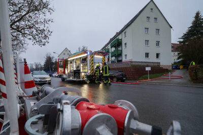 Glauchau: Brand in Mehrfamilienhaus -  Feueralarm in Glauchau in einem Mehrfamilienhaus. Foto: Andreas Kretschel