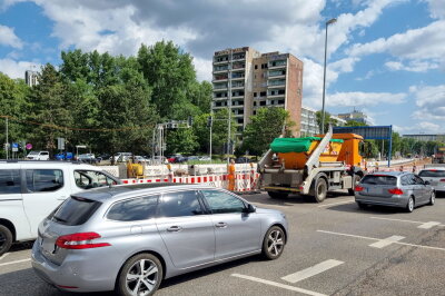 Gleisbauarbeiten in Chemnitz verzögern sich - Aufgrund von massiven Lieferschwierigkeiten kann der Einbau der insgesamt sechs Weichenanlagen nur verzögert durchgeführt werden. Foto: Harry Härtel