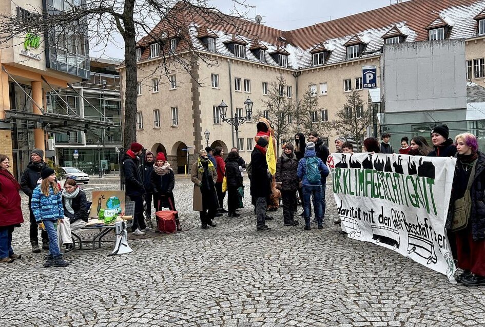 Globaler Klimastreik - Aktion auch in Zwickau - Fridays for Future Zwickau hat aufgerufen für Klimagerechtigkeit auf die Straße zu gehen. Foto: Ralf Wendland