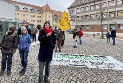 Globaler Klimastreik - Aktion auch in Zwickau - Fridays for Future Zwickau hat aufgerufen für Klimagerechtigkeit auf die Straße zu gehen. Foto: Ralf Wendland
