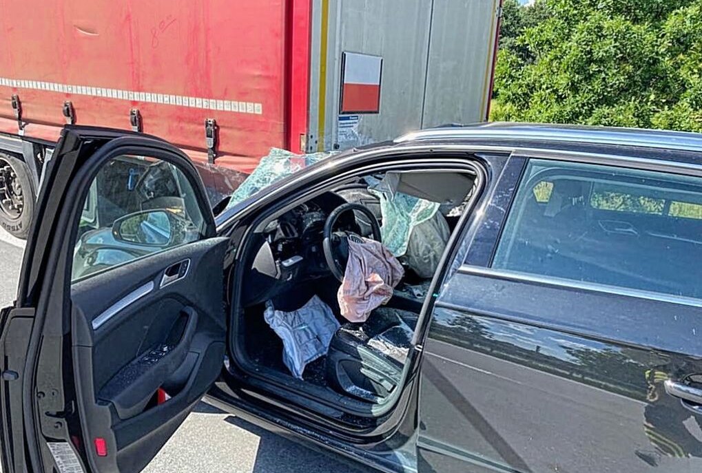 Glück im Unglück: Audi-Fahrer überlebt Unfall mit Sattelzug auf A14 - Schwerer Unfall auf der A14. Foto: Medienportal-Grimma