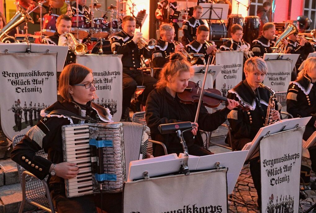 Das "GlückAufLeuchten" - hier bei der Premiere in Oelsnitz - läuft heute an der "Alten Ziegelei" in Niederwürschnitz. Foto: Ralf Wendland