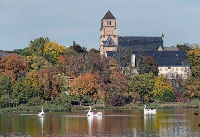 Goldener Herbsttag in Chemnitz - Goldener Herbsttag am Schloßteich. Foto: Harry Härtel