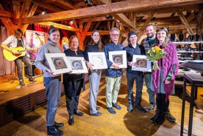 Gosdaer Keramikmeister erhält den "Von Taube Preis" - 20. Werkkunstmarkt im Wasserschloß Klaffenbach - Verleihung Von Taube Preis 2022. Foto: Kristin Schmidt 