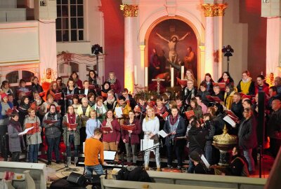Gospel-Konzert bringt moderne Rhythmen in die Zschopauer Kirche - Am Mittwoch wurde noch einmal in der Zschopauer St. Martinskirche geprobt. Foto: Andreas Bauer