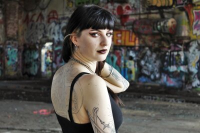 Goth-Girl Sophia (26) über ihre Tattoos: "Du wirst auf der Straße doll angeglotzt" - Das große Rückenpiece ist noch in Arbeit.