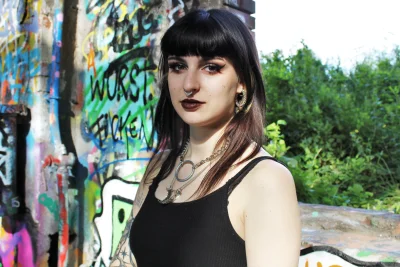 Goth-Girl Sophia (26) über ihre Tattoos: "Du wirst auf der Straße doll angeglotzt" - Sophia (26) aus Leipzig.