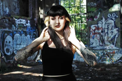 Goth-Girl Sophia (26) über ihre Tattoos: "Du wirst auf der Straße doll angeglotzt" - Sophia (26) ist es wichtig, dass die Tattoos ästhetisch sind.