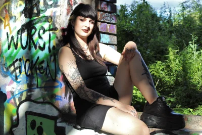 Goth-Girl Sophia (26) über ihre Tattoos: "Du wirst auf der Straße doll angeglotzt" - Sophia (26) ist es wichtig, dass die Tattoos ästhetisch sind.