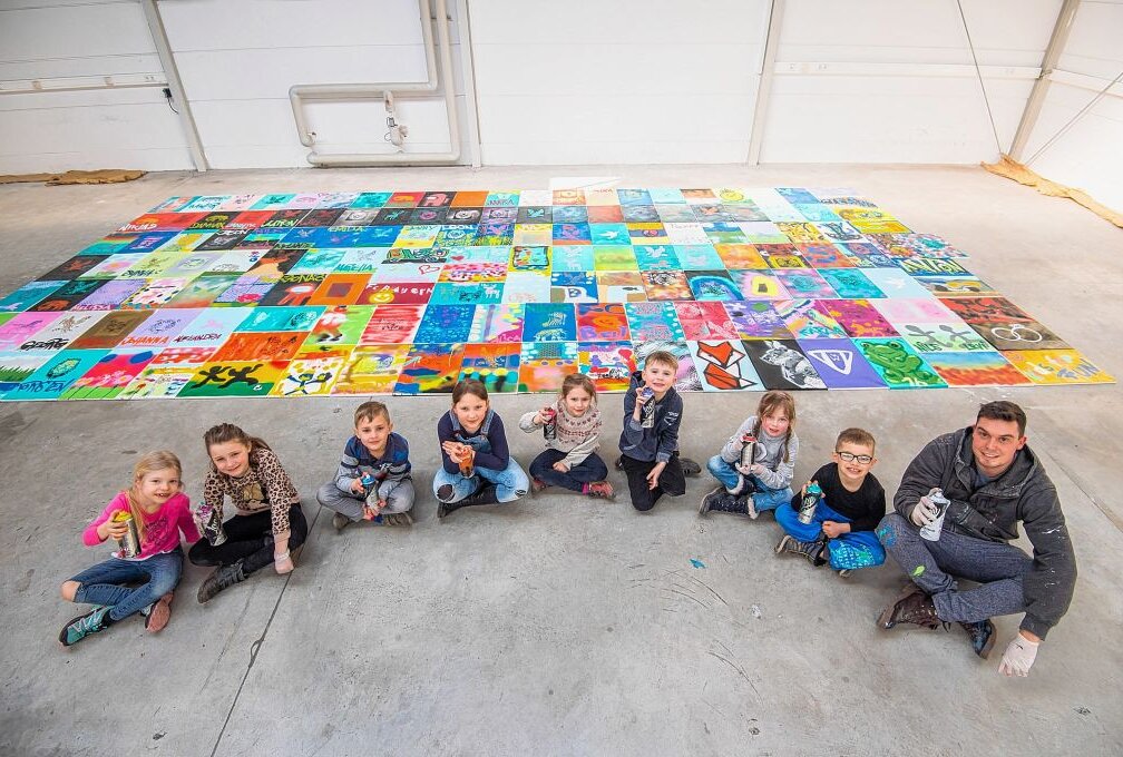Im Bild sind alle gesprühten Kunstwerke der Kinder, Lehrer und Hortner. Foto: ERZ-Foto/Georg Ulrich Dostmann