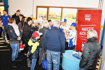Grand-Prix-Feeling am Sachsenring: WM-Team präsentiert sich - Autogrammstunde. Foto: Thorsten Horn