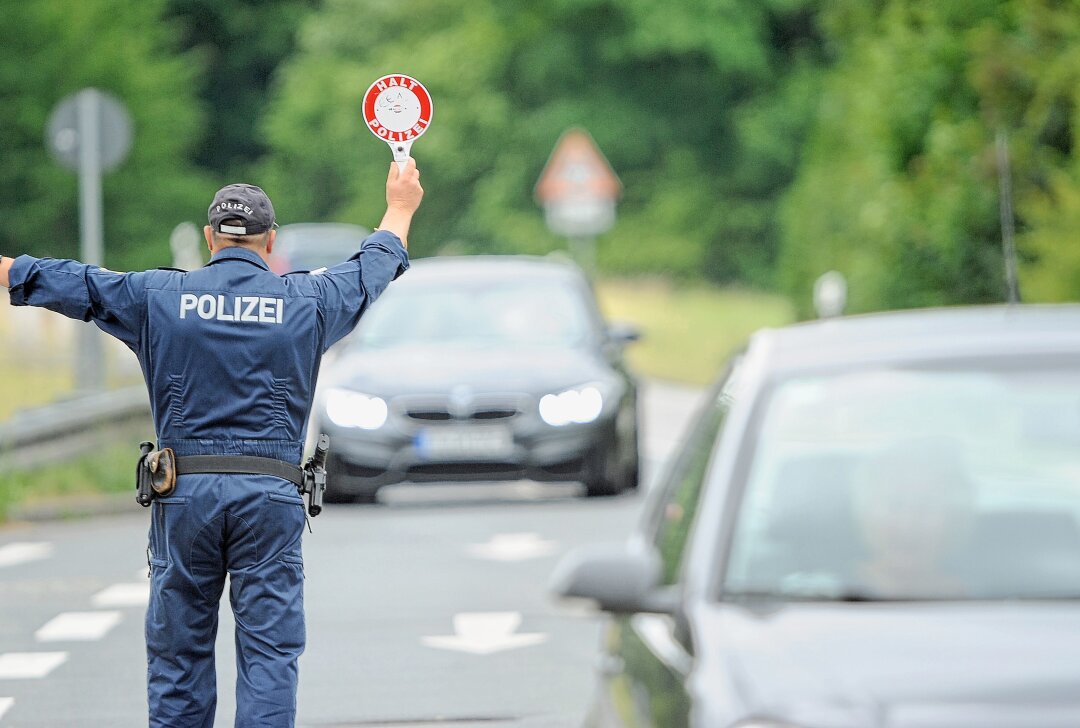 Grenzkontrolle in Reitzenhain: Rumänin begleicht über 5.000 Euro Geldstrafe vor Ort - Symbolbild. Foto: Adobe Stock/ Brigitte Hörnlein