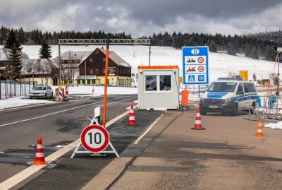 Grenzkontrollen in Tschechien werden an Mitternacht eingestellt - Die Kontrollen an der Grenze zu Tschechien sollen eingestellt werden. Bildrechte: Bernd März/Blaulicht&Stormchasing