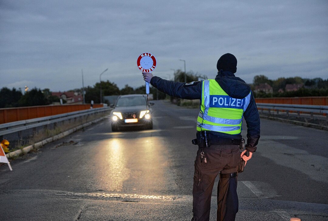 Grenzkontrollen in Zittau aufgrund von anhaltenden Schleusungen - Die Polizei hat in Zittau an der Grenze zu Tschechien die Kontrollen verstärkt. Foto: xcitepress/Thomas Baier