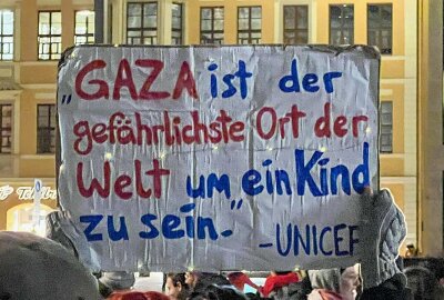 Greta Thunberg besucht Leipziger Pro-Palästina-Demonstration - Die schwedische Klimaaktivistin Greta Thunberg überrascht mit einem Besuch auf einer Pro-Palästina-Demonstration in Leipzig. Foto: xcitepress