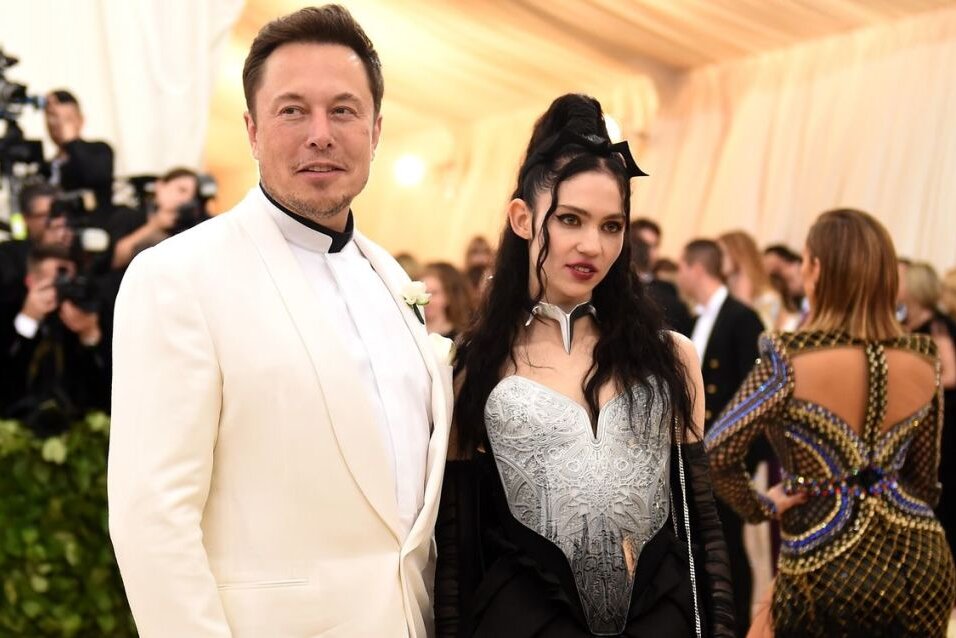 Grimes gibt ihrem Kind mit Elon Musk einen kuriosen neuen Namen - Ungewöhnliches Paar mit einer Vorliebe für ungewöhnliche Namen: Tesla-Chef Elon Musk und Pop-Musikerin Grimes lernten sich auf Twitter kennen.