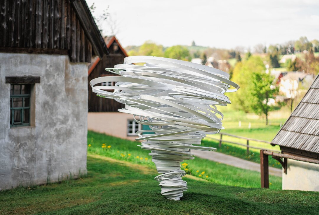 Größtes Kunstprojekt wächst weiter - "Twister Again" von Alice Aycock in Seiffen. Foto: radar studios/Ernesto Uhlmann
