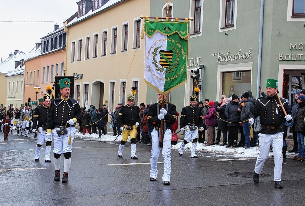 Großartige Bergparade am 3. Advent in Marienberg - Den Anfang machte der Sächsische Landesverband. Foto: Jana Kretzschmann