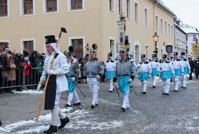 Großartige Bergparade am 3. Advent in Marienberg - Wie immer ein Augenschmaus die Knappschaft Blaufarbenwerk Zschopental. foto: Jana Kretzschmann