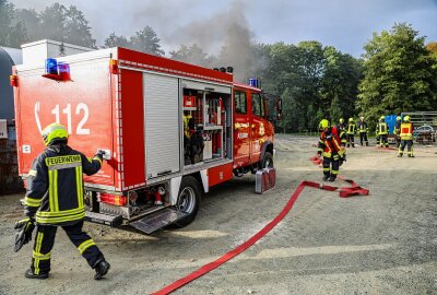 Großaufgebot an Feuerwehr auf dem Gelände der Eidam Landtechnik in Lößnitz - Große Gefahrgut-Übung auf dem Gelände der Eidam Landtechnik. Foto: Niko Mutschmann