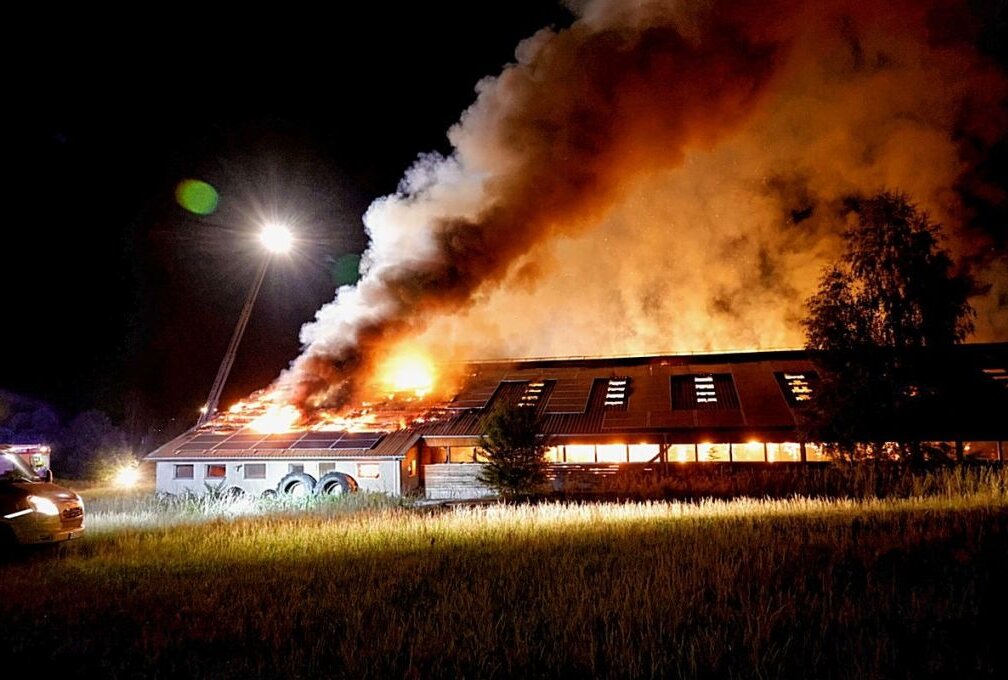 In Frankenberg brannte eine Scheune. Foto: Harry Härtel / haertelpress