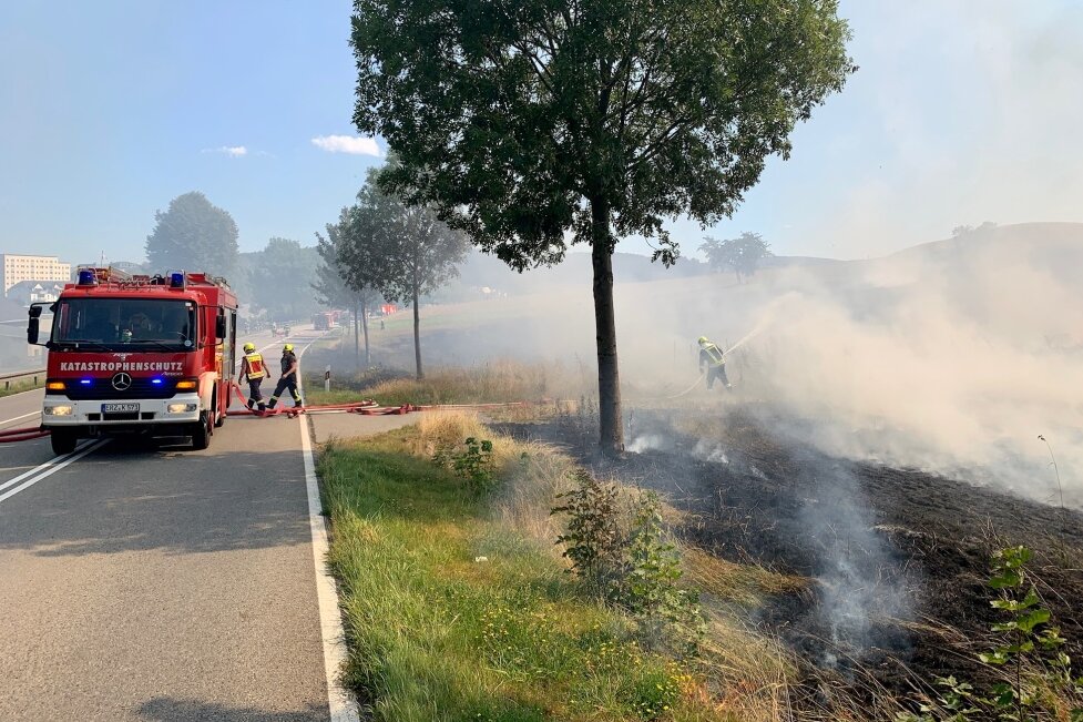 Großbrand in Schneeberg: B 93 voll gesperrt - Großbrand in Schneeberg.