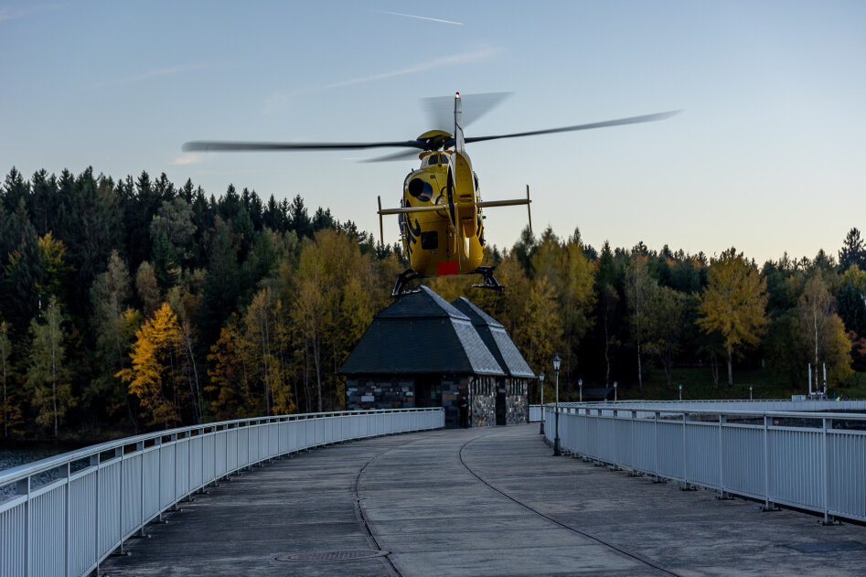  Am Sonntagabend gab es einen Großeinsatz von Rettungskräften und Feuerwehr an der Talsperre Werda im Vogtland. Nach ersten Erkenntnissen stürzte eine Frau beim Klettern vom Poppenstein herunter.