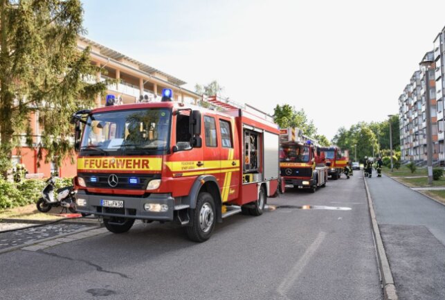Großeinsatz bei Wohnungsbrand in Lugau - In Lugau brannte eine Wohnung. Foto: B&S