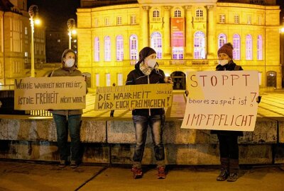 Großeinsatz der Beamten der Polizeidirektion Chemnitz aufgrund von Corona-Protesten - Protest gegen die Corona-Maßnahmen der Regierung in Chemnitz. Foto: Harry Haertel