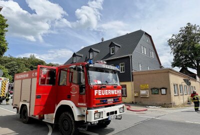 Großeinsatz der Feuerwehr: Dachstuhlbrand in Jägerhaus - In Jägerhaus fand ein Großeinsatz der Feuerwehr statt. Foto: Daniel Unger