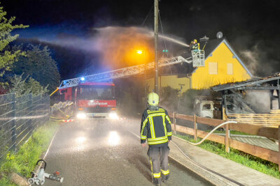 Großeinsatz der Feuerwehr nach Brandstiftung in Bernsbach - 