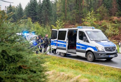 Großeinsatz der Polizei: Mehrere Migranten aufgegriffen - Aktuell ist ein Großaufgebot der Polizei in Lückendorf unterwegs. Foto: xcitepress