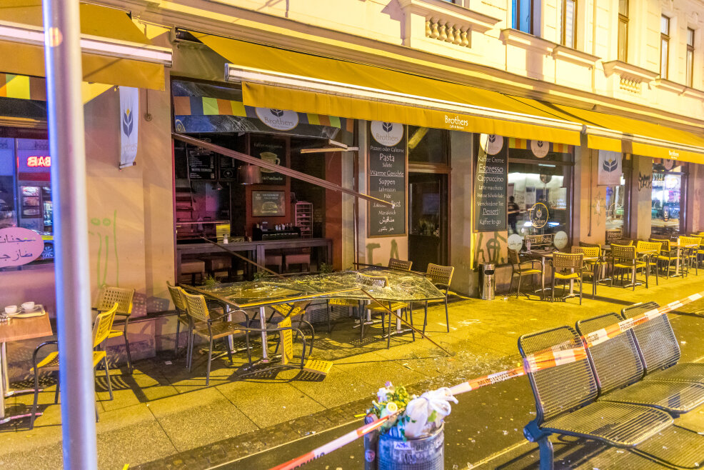 Großeinsatz der Polizei nach Explosion eines Cafés in Leipzig. Foto: Christian Grube
