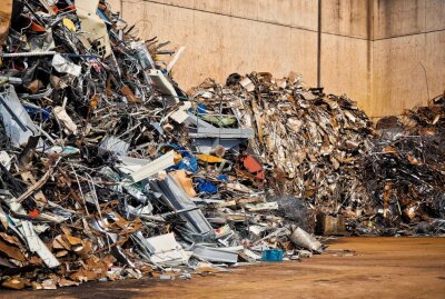 Großeinsatz der Rettungskräfte: Falsche Müllentsorgung  auf Cunersdorfer Deponie - Falsche Müllentsorgung beschäftigte Einsatzkräfte auf der Deponie. Abfall wurde nicht fachgemäß entsorgt. Foto: pixabay