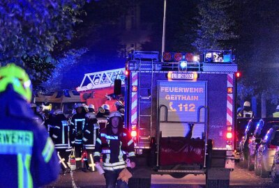 Großeinsatz in Geithain: Feuerwehr evakuiert Bewohner bei Wohnungsbrand - In den frühen Morgenstunden kam es am Mittwoch zu einem Großeinsatz in Geithain. Foto: Sören Müller