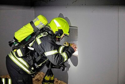 Großeinsatz in Markersdorf: Keller von 11-Geschosser in Brand - Am Freitag kam es zu einem Kellerbrand in Chemnitz Markersdorf. Foto: Harry Härtel