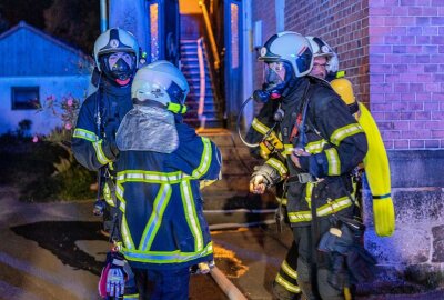Großeinsatz von Feuerwehr und Rettungsdienst in Auerbach - Am Donnerstagabend gegen 22 Uhr wurden die Kameraden der Freiwilligen Feuerwehr Auerbach zu einem Großeinsatz gerufen. Foto: B&S David Rötzschke