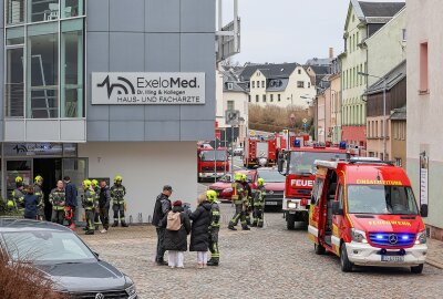 Großer Feuerwehreinsatz: Alarm in Ärztehaus ausgelöst - Fehlalarm im Ärztehaus: Großeinsatz der Feuerwehr in Lichtenstein. Foto: Andreas Kretschel
