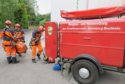 Großer Feuerwehreinsatz in Annaberg: Was war passiert? - In drei Abschnitten wurden verschiedene Szenarios geübt. Foto: Niko Mutschmann