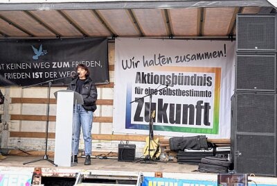 Großer Polizeieinsatz: Demogeschehen legt Chemnitzer City lahm - Kritiker der von der Regierung verhängten Maßnahmen zur Eindämmung der Corona-Pandemie marschierten durch Chemnitz Foto: Harry Härtel