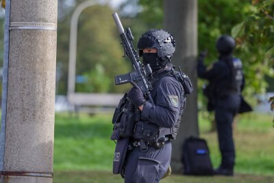 Glauchau Sachsen SEK Polizei Waffee Großeinsatz