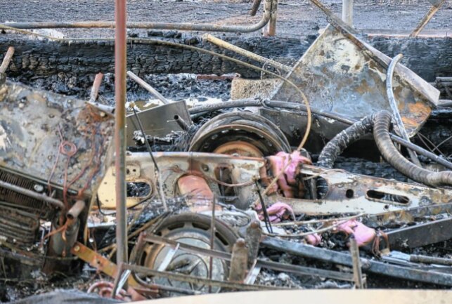 Über 14 Wohnwagen sollen bei einem Brand an der Koberbachtalsperre abgebrannt sein. Foto: Niko Mutschmann
