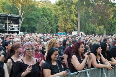 Welle:Erdball eröffneten das Konzert am Sonntag im Gründelpark Glauchau. 