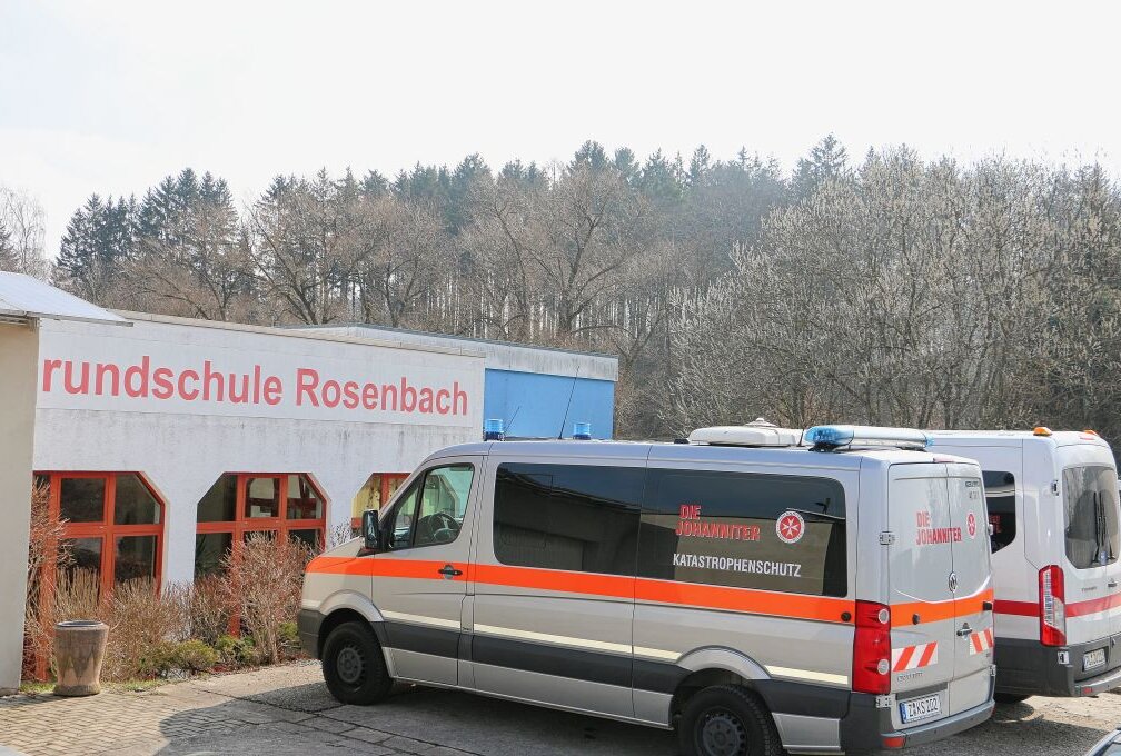 Grundschule im Vogtland wird zum Impfzentrum - Die Grundschule Rosenbach ist für drei Tage ein Impfzentrum. Foto: Simone Zeh