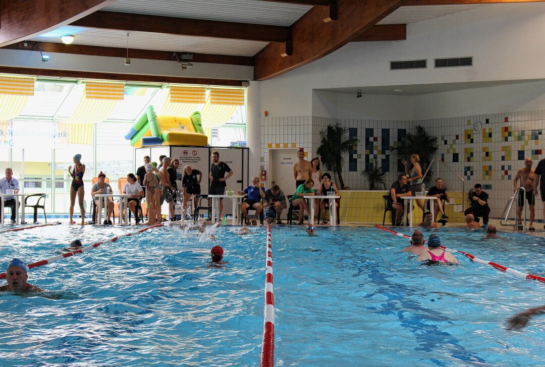 Gute Schwimmer werden ins "Limbomar" eingeladen - Wer ist der schnellste Schwimmer? Foto: Sven Ulrich